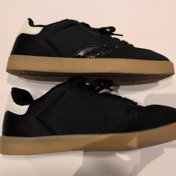 New Juicy Couture black and white sneakers with logo on side - size 9 Women's - Picture 2 of 8